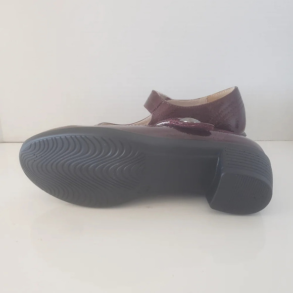 Step Wel Canada Bordo Woman's Burgundy Leather Shoes size 8. - Picture 9 of 9